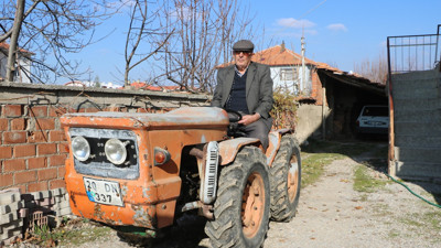 Yaşlı adam traktörüne gelen ceza ile şok oldu: Çivril'den Sivaslı'ya 3 saatte gider