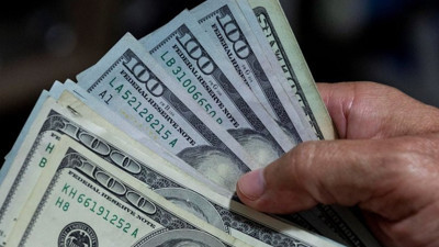 Dolar şu an kaç para. Dolar bir iniyor bir çıkıyor. Ağam bizimle eğleniyi.