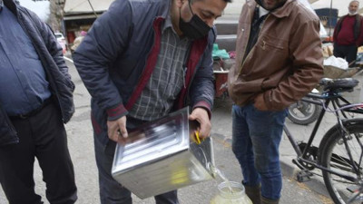 Zeytinyağı diye aldı, içinden çıkanı görünce şoke oldu