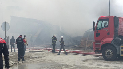 Sünger fabrikasında çıkan yangın panik yarattı
