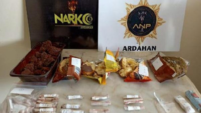 Polis keklerin içinde buldu