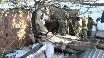 Çatı çöktü onlarcası enkaz altında kaldı