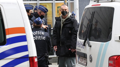 Canlı yarasayla korona virüs eylemi