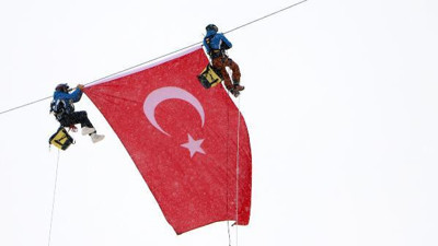 Gara şehitleri Palandöken'in zirvesinde anıldı