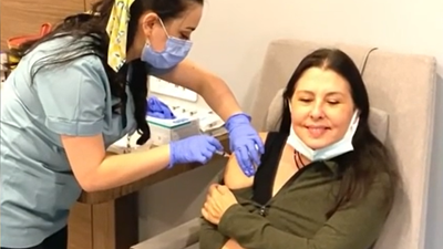 Nilüfer takipçisine böyle özür diletti. Korona virüs aşısı oldu