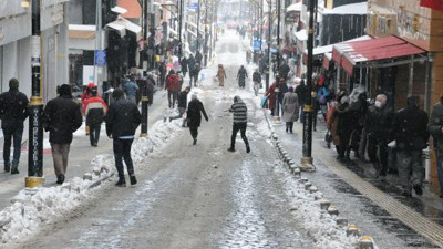 Dr. Mustafa Kısa buzlu yolda düşmeden yürümenin formülünü verdi
