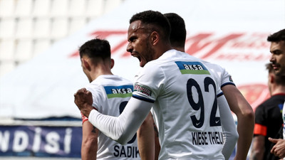 Kasımpaşa - Fatih Karagümrük derbisi nefesleri kesti. Paşa 4 maç aradan sonra kazandı