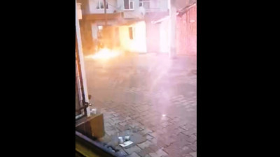 Alev alev alan yanan teli tekmeledi