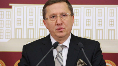 Birinci skandal Meclis’te “Kuru ekmek yiyorsa aç değildir”, ikincisi Takvim Gazetesi, üçüncü skandal ise Yiğit Bulut’tan geldi. İYİ Partili Lütfü Türkkan paylaştı