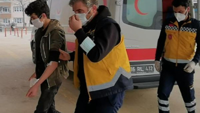 Mobilyacıdan yükselen çığlık sesleri mahalleyi ayağa kaldırdı. Üçü birden yerinden koptu