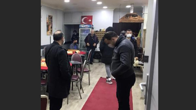 İçerisinde kahvehane bulunan manava baskın