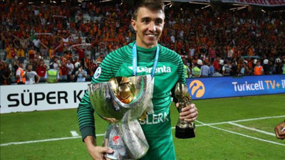 Galatasaray Muslera ile masaya oturuyor