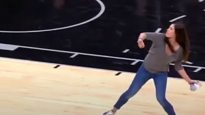 Abla Mars'a atsaydın. Yıllarca konuşulacak atışa sosyal medyayı yıkan yorum. Fenerbahçeli eski oyuncu metrelerce uzağa fırlatmıştı