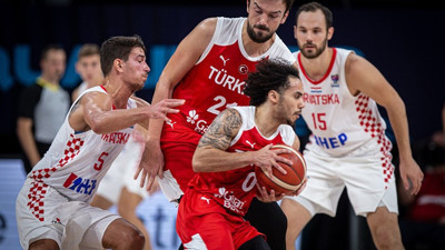 12 Dev Adam'dan galibiyet sevinci