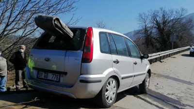 Kontrolünü kaybetti bariyere saplandı