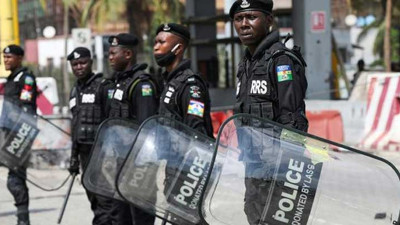 Silahlı saldırı ve patlamalarda 10 kişi öldü