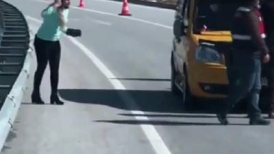 Kadın havaya ateş edip silahı başına dayadı. Antalya'da korku dolu anlar