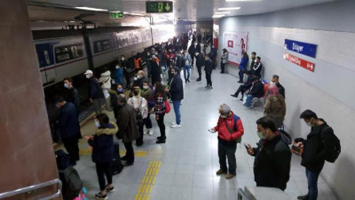 Trenin önüne atlayan genç kadın ağır yaralandı