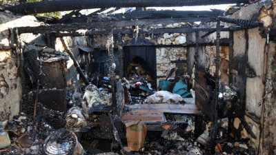 Yatalak kadın yangında hayatını kaybetti