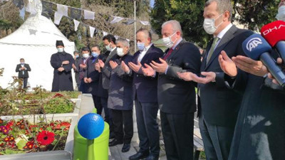 TBMM Başkanı Mustafa Şentop'tan Erbakan'ın kabrini ziyaret