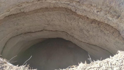 Çobanlar fark etti. 10 metre çapında 40 metre derinliğinde