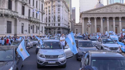 Ayrıcalıklı aşı uygulaması protesto edildi