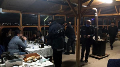Adana'da açık restoranlara baskın düzenlendi
