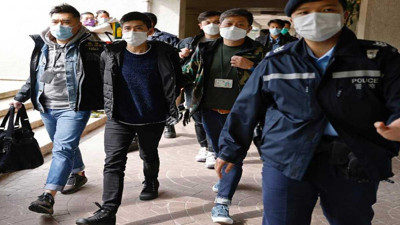 Hong Kong'da 47 aktiviste gözaltı