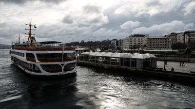 İstanbul'da sokağa çıkma kısıtlaması nedeniyle meydanlar boş kaldı