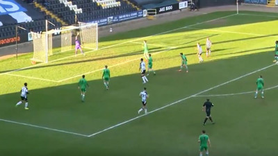 Belçikalı Elisha Sam'den ödüllük gol. Spiker bile kendinden geçti