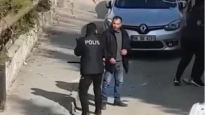 Boşandığı eşine sokak ortasında dehşeti yaşattı