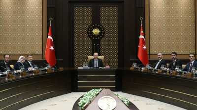 Kabine toplantısı başladı. Kafe ve restoranlar açılacak mı