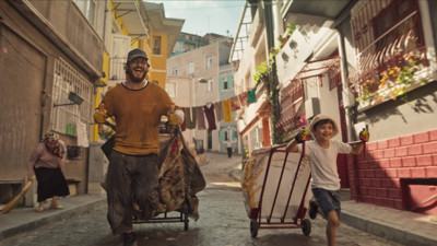 Netflix Çağatay Ulusoy’lu Kâğıttan Hayatlar’ın ilk fragmanı yayınlandı