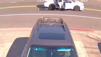 Amerika'da çantasını çaldıkları kadını asfaltta sürüklediler. Canı pahasına korudu