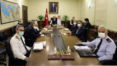 Bakan Akar kuvvet ve birlik komutanlarıyla toplantı yaptı