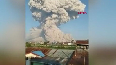 Endonezya'da yanardağ patlaması (02 Mart 2021)