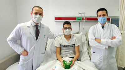 Türkiye'de ilk defa gerçekleşti. Tüm yüzünü sarınca acil olarak ameliyata aldılar