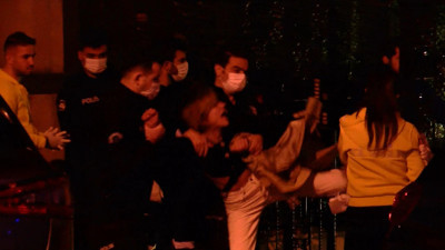 İstanbul'da sevgilisini bıçaklayıp uçan tekme attı