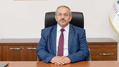 Açılış duasını bilmiyorum diyen İlahiyat profesöründen inanılmaz başarı. Üniversitede 5 görev 5 maaş