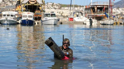 Denizden 500 kilo çöp temizlendi