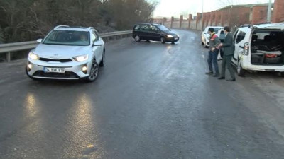 Maltepe'de yol buz pistine döndü. Sürücüler ecel teri döktü