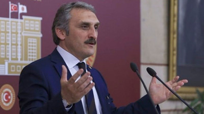 Yeliz olarak bilinen Ahmet Hamdi Çamlı edebiyat dünyasını salladı. Rasim Öztekin için attığı taziye mesajı sosyal medyada top topic oldu