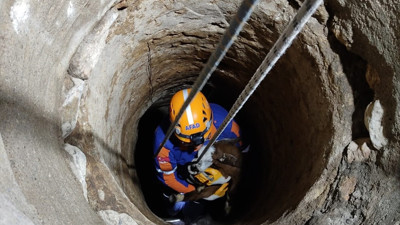 Su kuyusuna düşen oğlakları AFAD ekibi kurtardı
