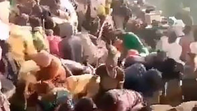 Altın fışkıran dağa akın akın koştular avuç avuç çuvala doldurdular. Köyde izdiham çıktı