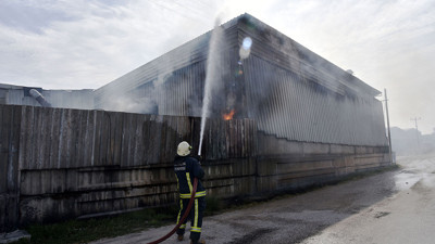 Geri dönüşüm deposunda çıkan yangın
