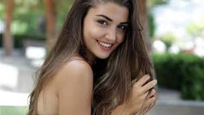 Sen Çal Kapımı'nın Eda'sı Hande Erçel gelinlik giydi