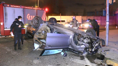 Süratli otomobil taklalar atarak yolun karşına uçtu