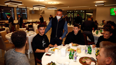 Ali Koç futbolculara verdiği yemekte şampiyonluğun sırrını açıkladı
