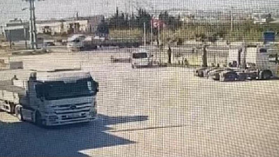 TIR ve 2 otomobilin karıştığı kazada 4 yaralı