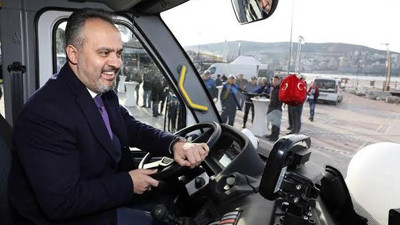 Göreve gelirken makam araçlarından tasarruf edeceğini söylemişti belediyeye 157 yeni araç kiraladı. İYİ Parti’den sert tepki